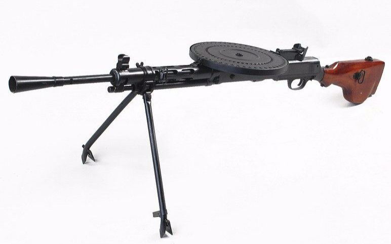 造型独特的苏联轻机枪游戏武器大实验对比dp26轻机枪在10款游戏中的