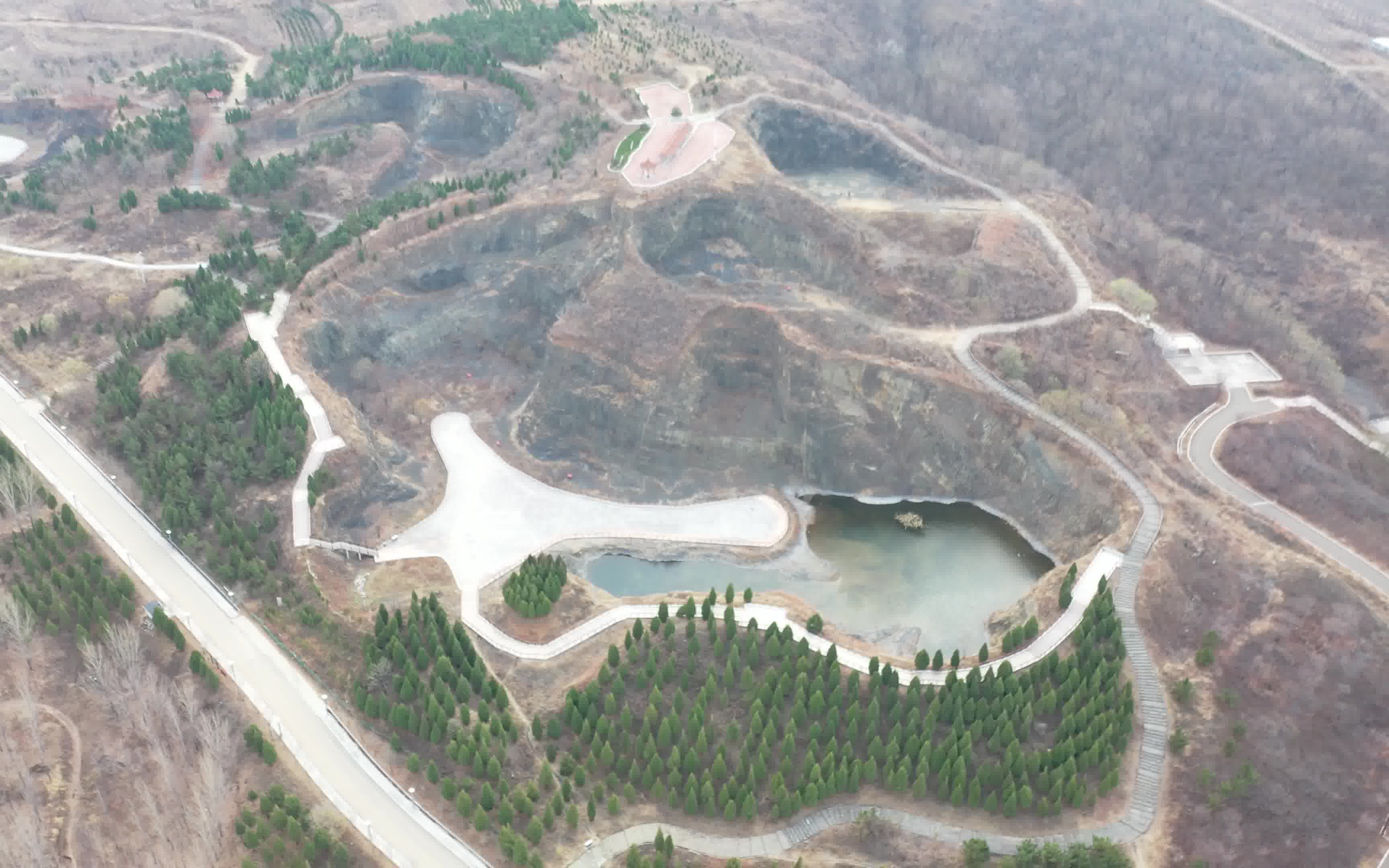 中国有火山吗?山东昌乐古火山口,是郯庐断裂带上的新生代第三纪玄武岩火山口.4K航拍哔哩哔哩bilibili