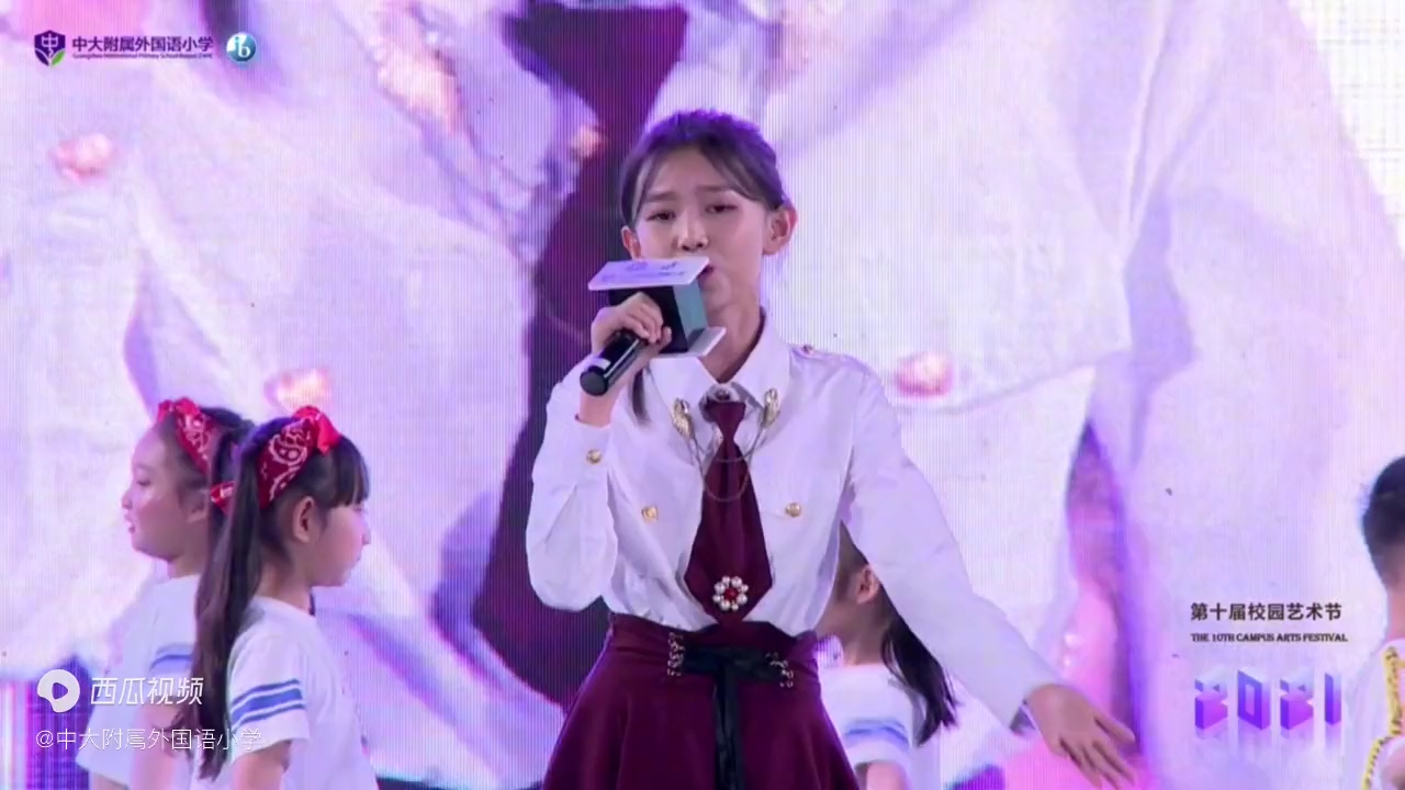 (2021)宋小睿在小学第十届校园艺术节上,演唱歌曲《少年》