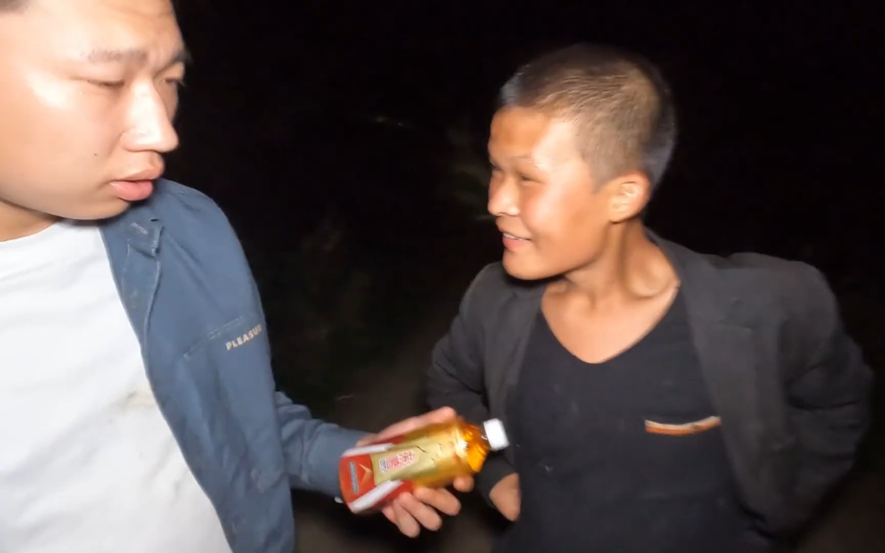 范小勇上演"零元购",表示买东西从来不花钱,他是如