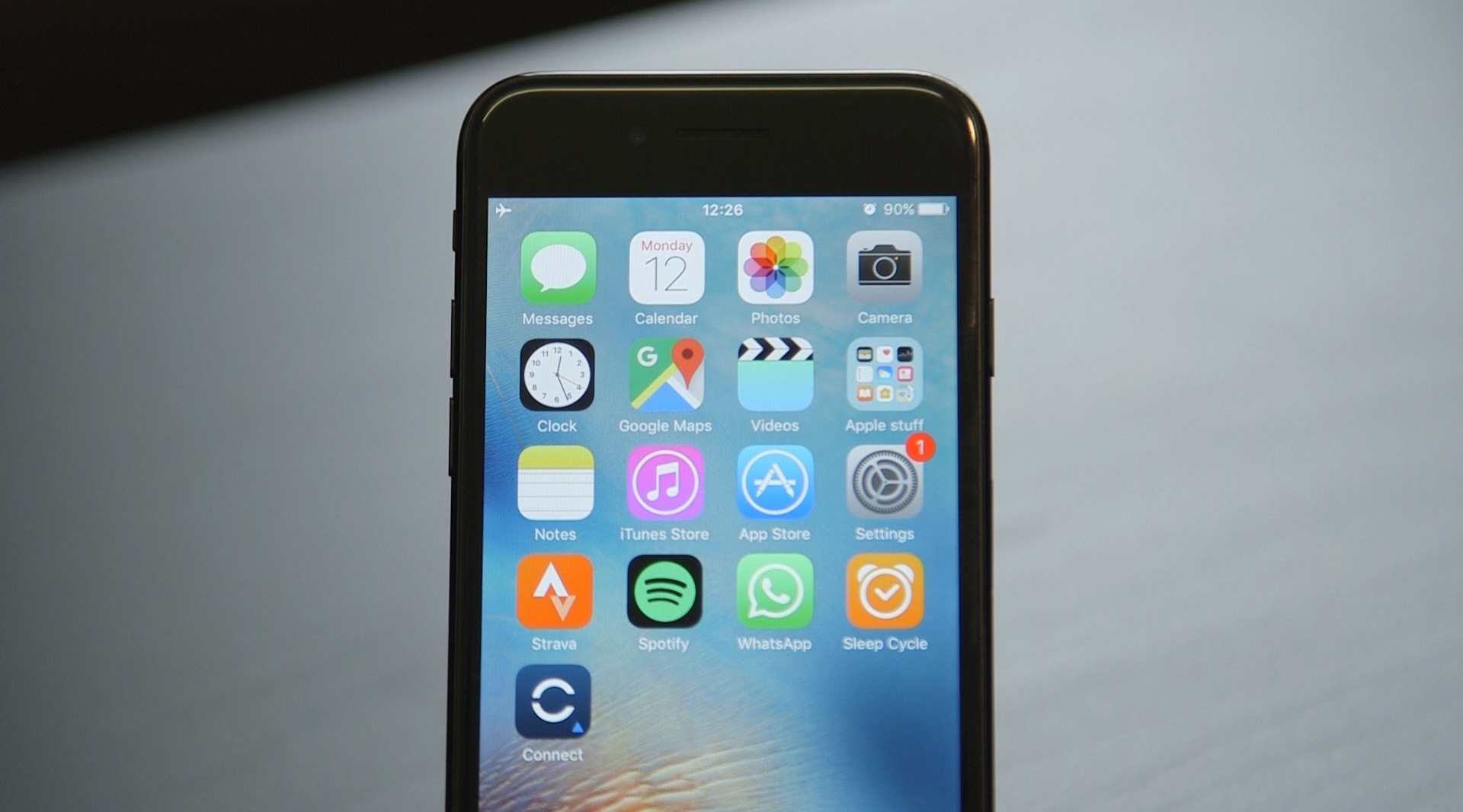 32GB的iPhone7到底够不够用?网友:不玩游戏足够了!