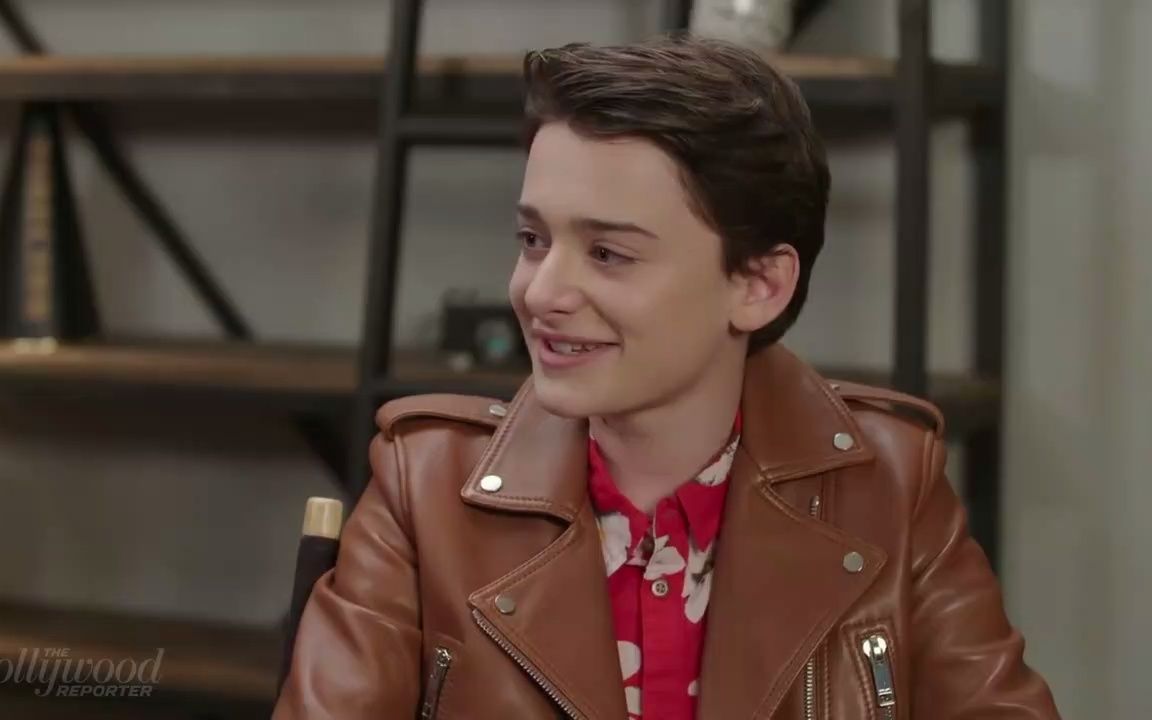 [图]【怪奇物语】诺亚·施纳普 (Noah Schnapp) 戏弄《怪奇物语》第 3 季