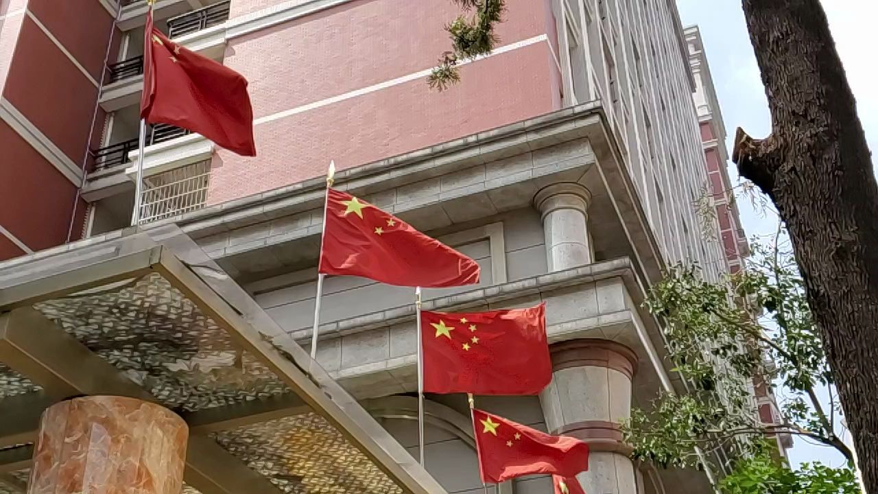 小l看世界|三星s10 凝时拍摄960帧拍摄五星红旗迎风飘扬#春日vlog挑战