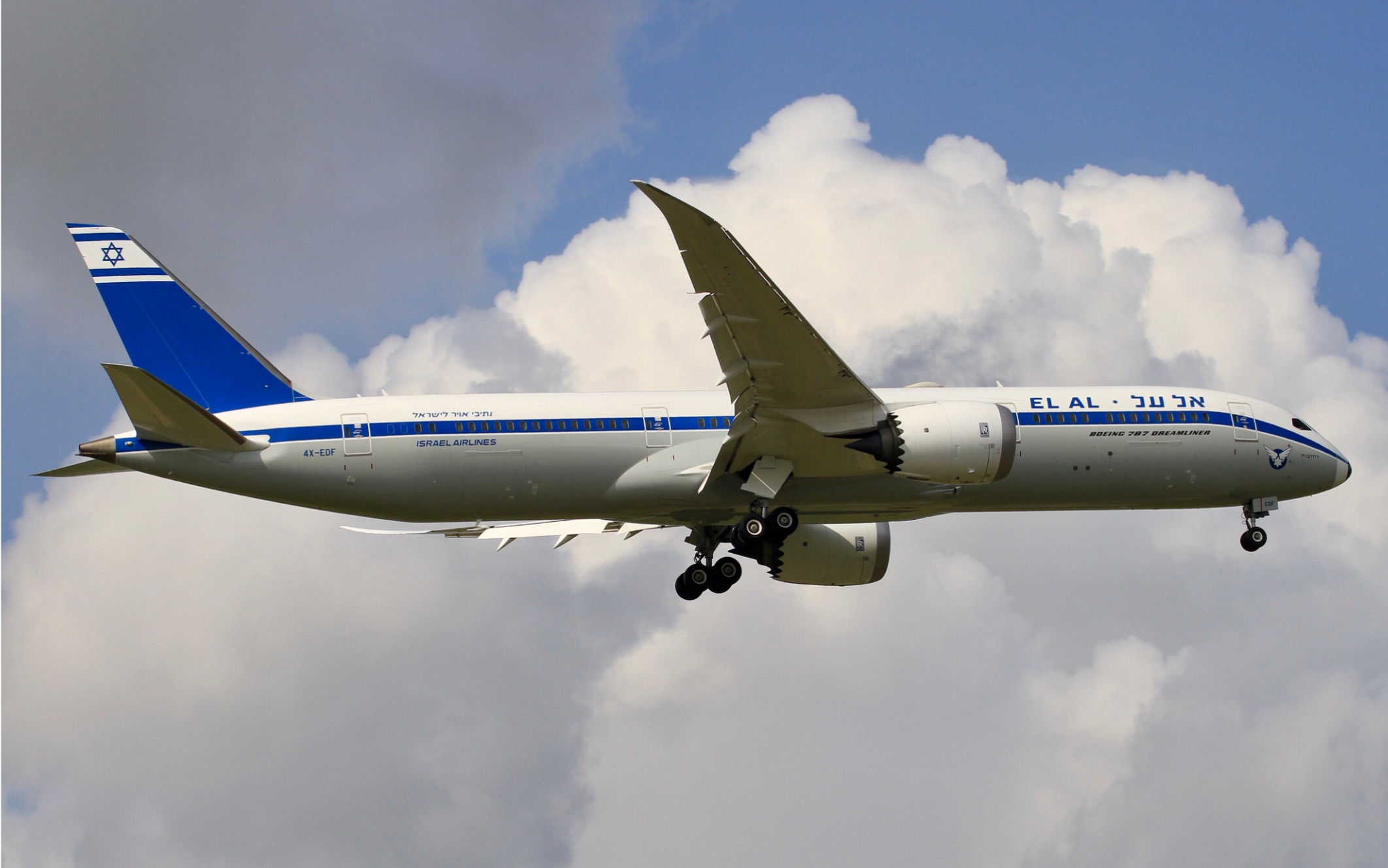 以色列航空 波音787 复古彩绘 光临上海浦东国际机场