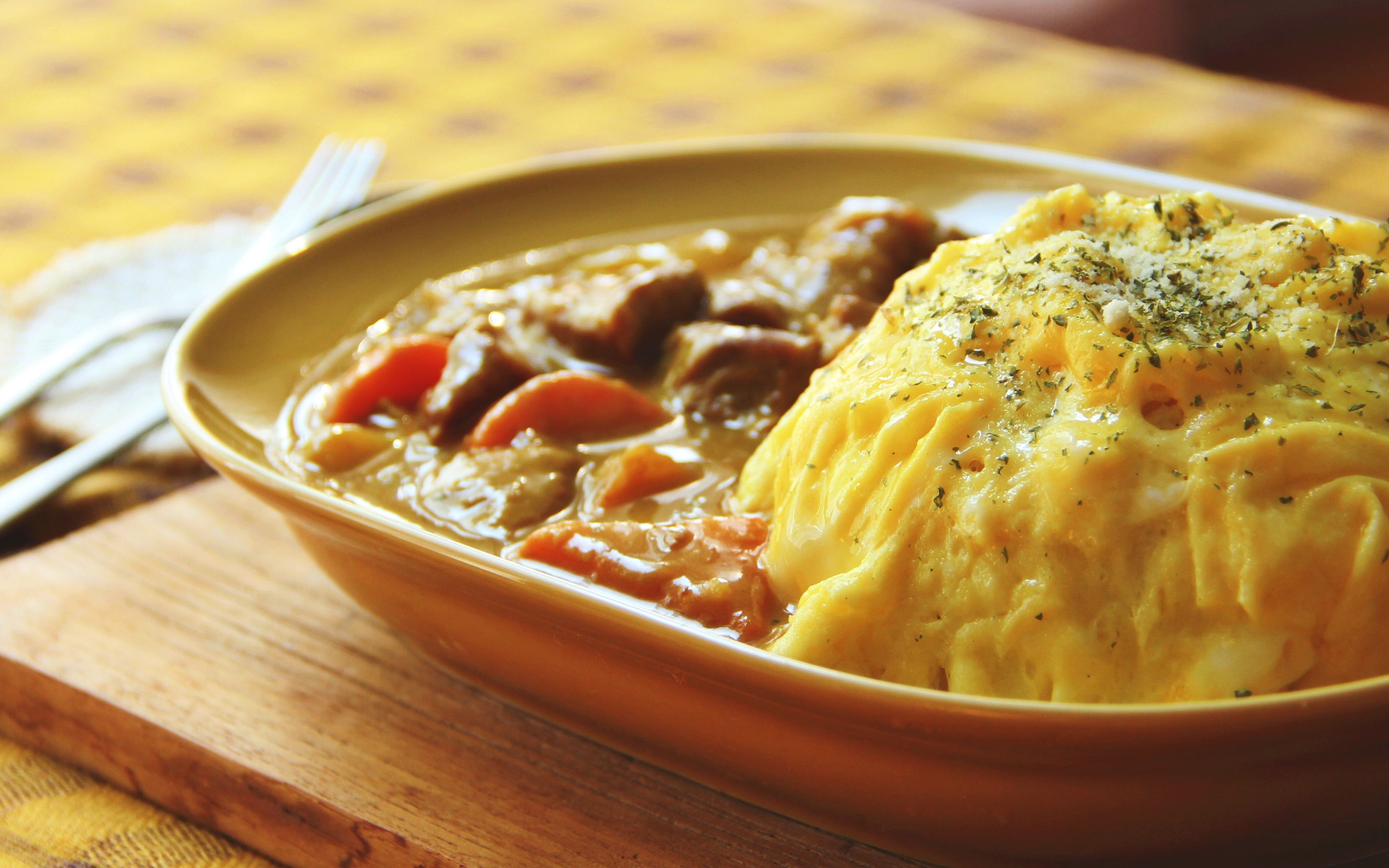 嫩到入口即化的牛腩!一锅咖喱吃三天「咖喱牛腩滑蛋饭」