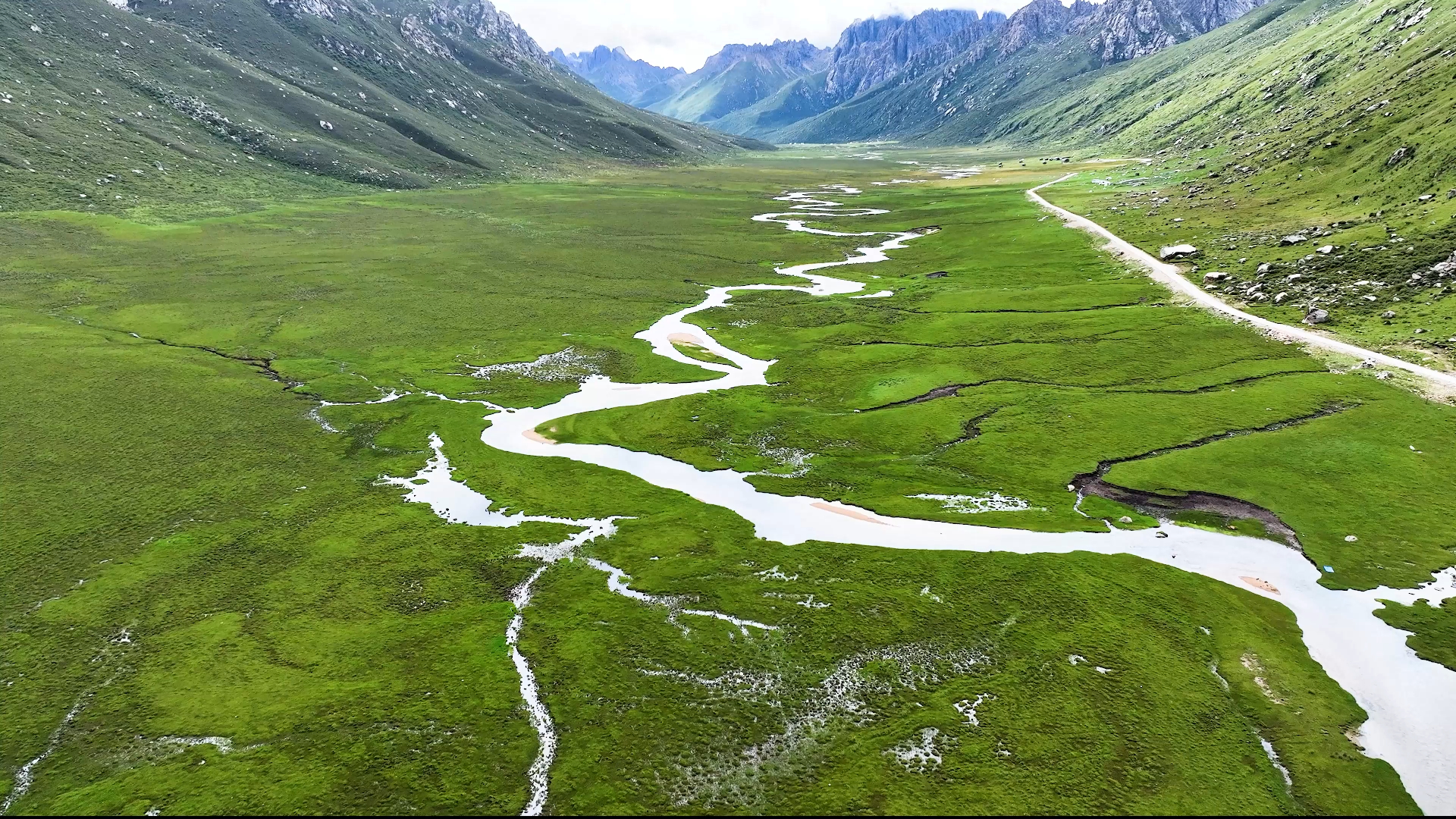 [图]中国四川境内比北欧更美的国家地质公园，游客禁入的自然圣地