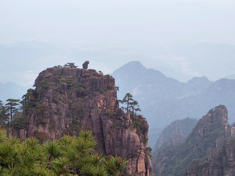 黄山周三免门票,趁着天都峰开了赶紧冲,六月过完可能就没免费票了.哔哩哔哩bilibili