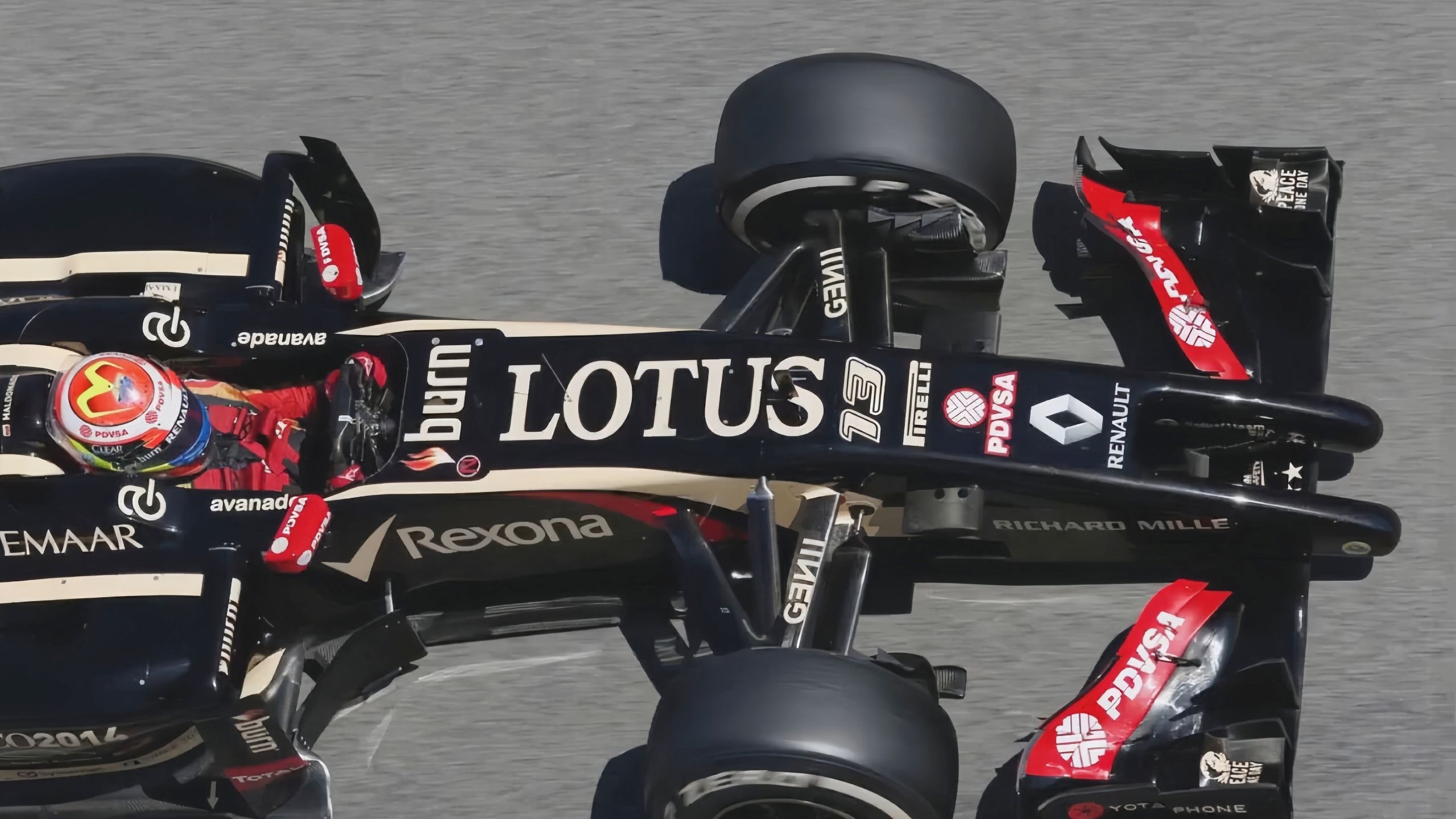 车头车尾都不对称的2014年莲花e22