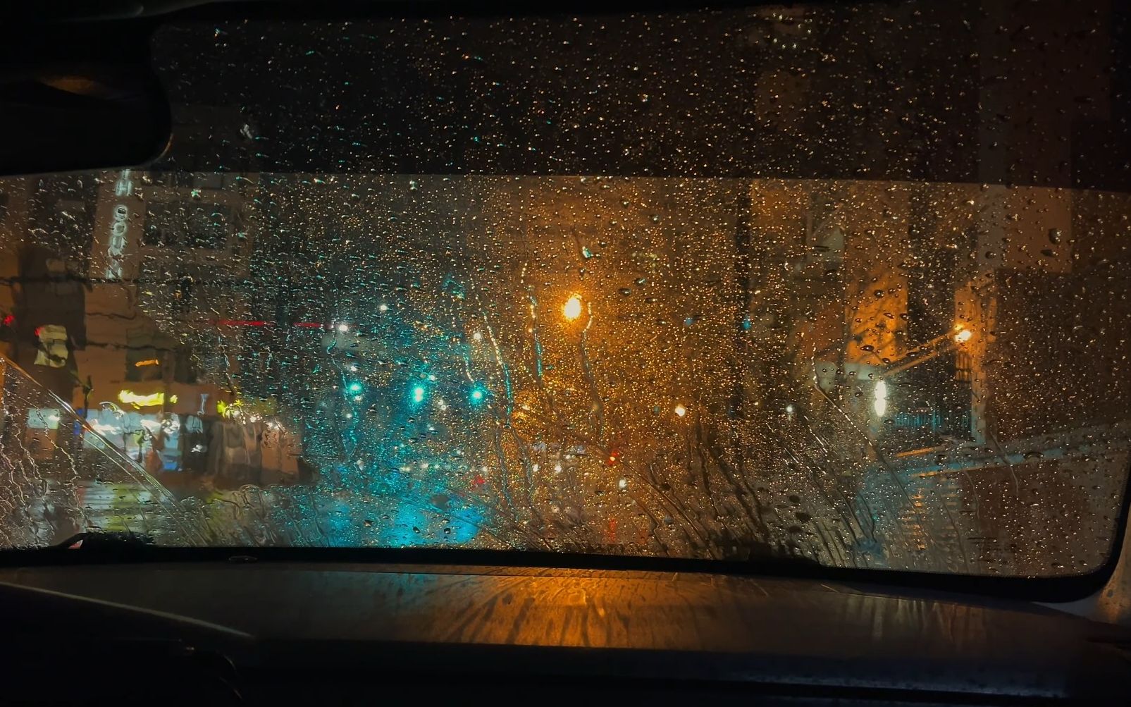 【白噪音】雨夜车内实拍 · 放松的雨声