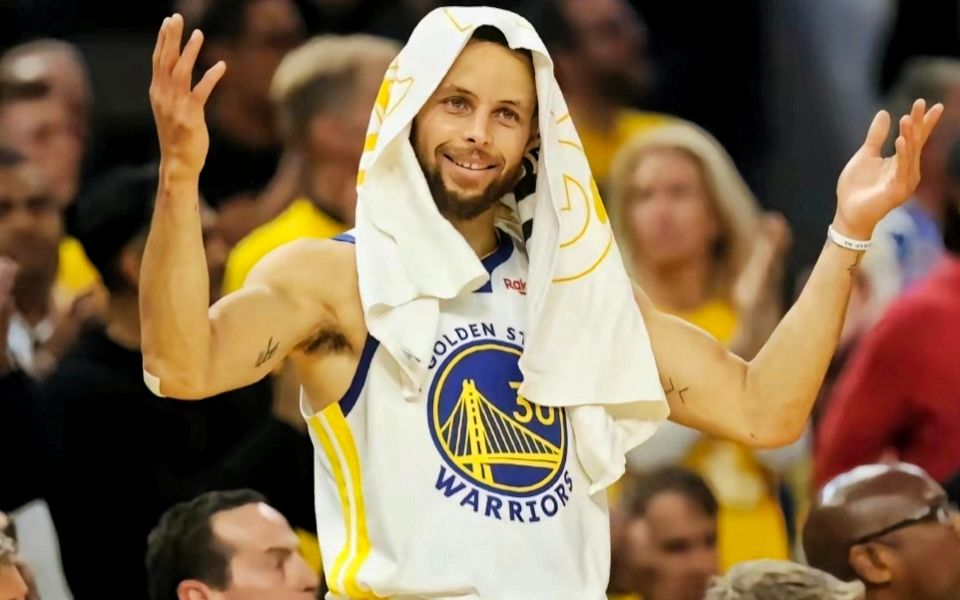 "他选择了最灵动的打法"球场精灵--斯蒂芬.库里