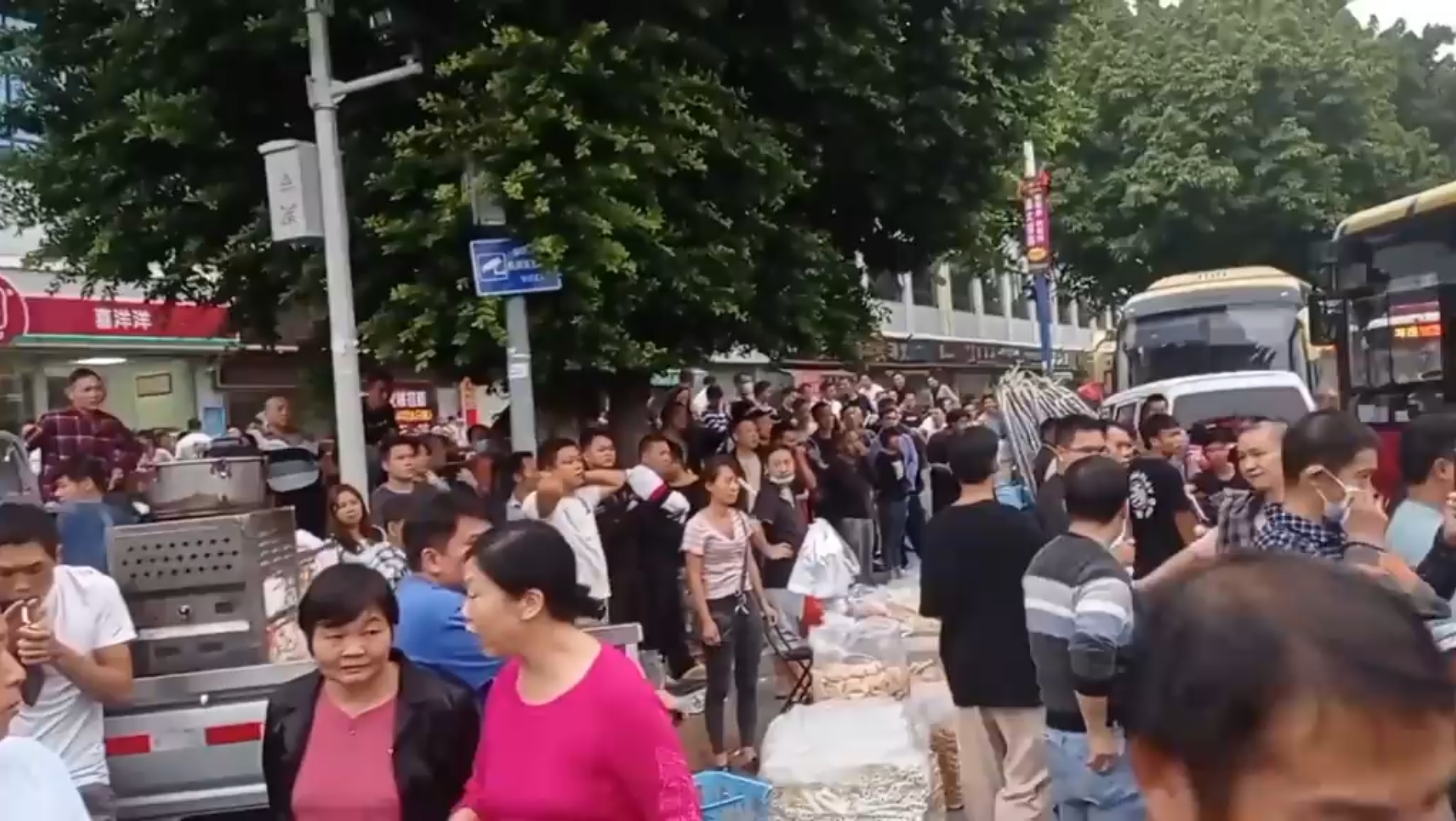 广州白云区嘉禾望岗日结大神基地,每天几大车拉进厂,日结 工资高吗?为什么不做长期工呀!哔哩哔哩bilibili