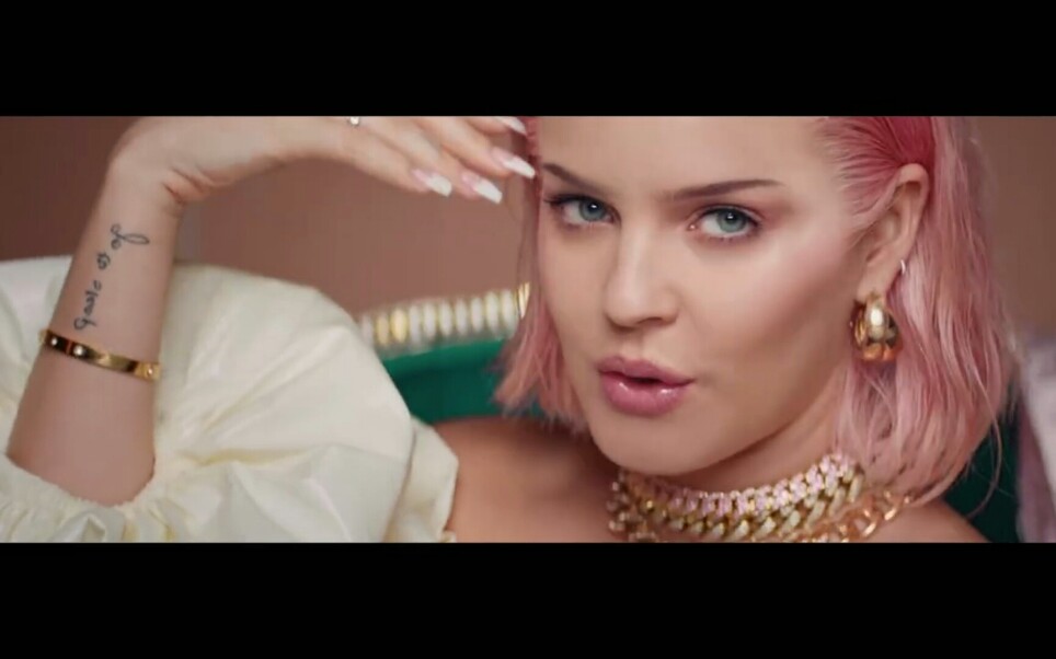 【anne marie】安姐新单birthday官方mv首播【中英】棉花糖联手anne