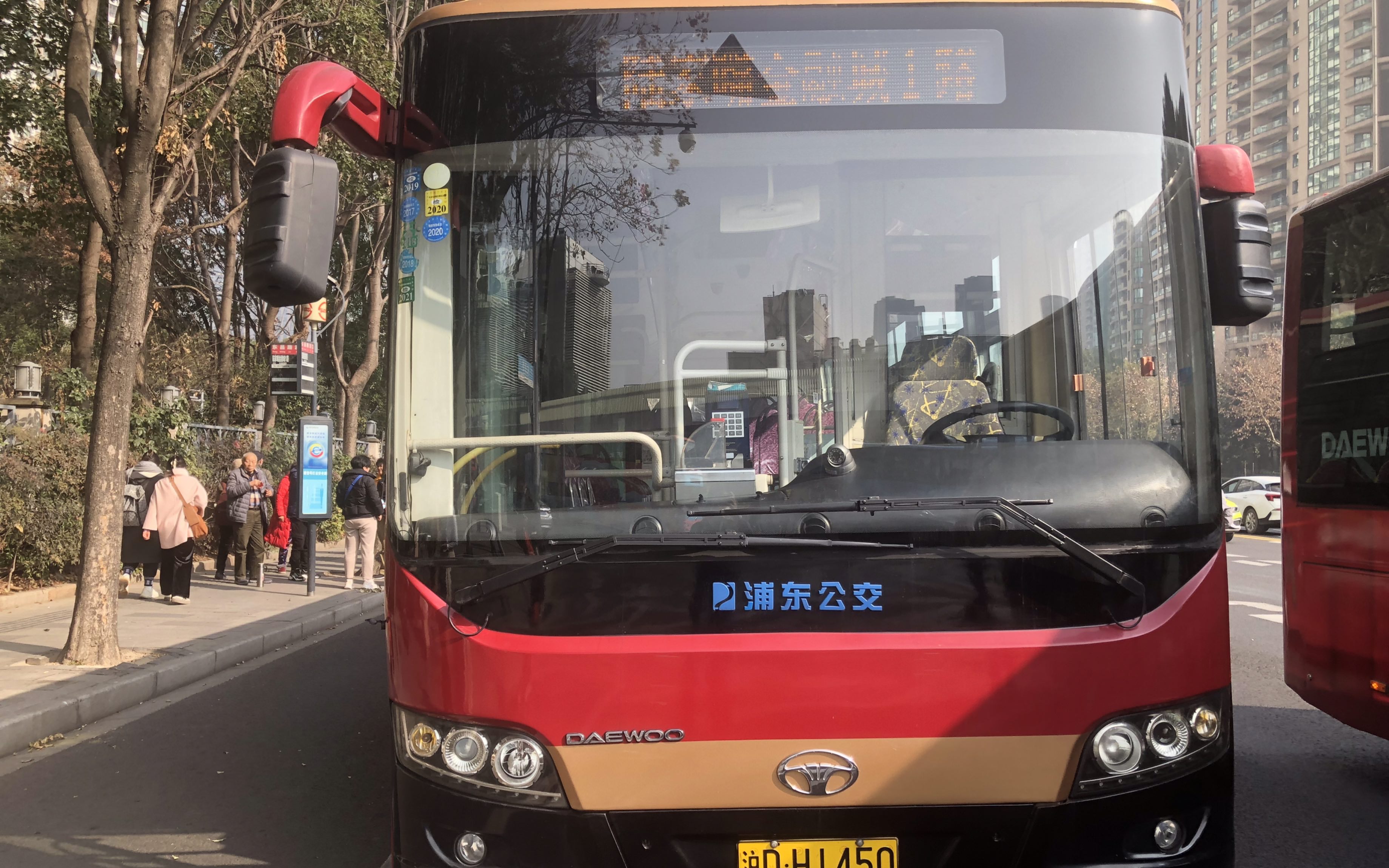 [pov 12 ]暮年小电菜,慢行金融城 上海公交 陆家嘴金融城1路 东昌路