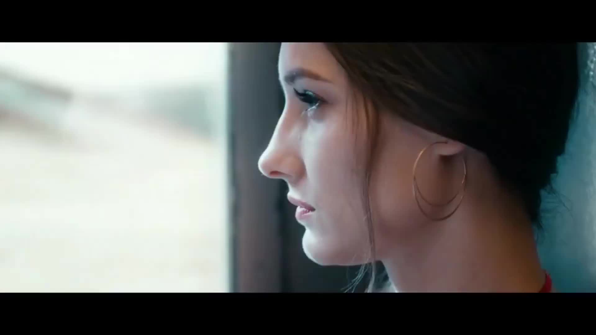 《囧妈》徐峥火车偶遇美女欧丽娅,这谁扛得住_哔哩哔哩 (゜-゜)つロ