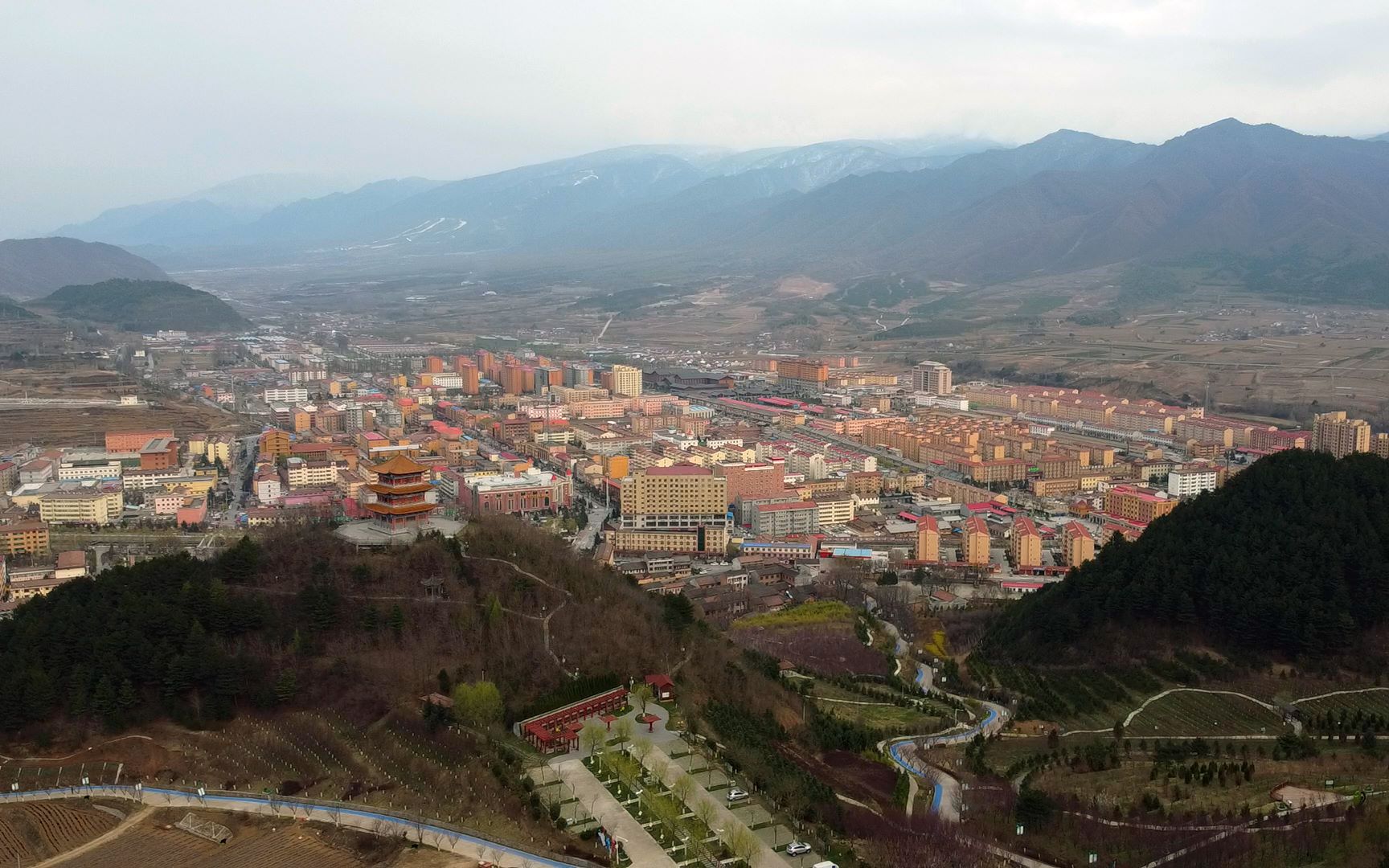 中国龙脉秦岭山中,陕西海拔最高的县城,果然与众不同的太白县哔哩哔哩bilibili