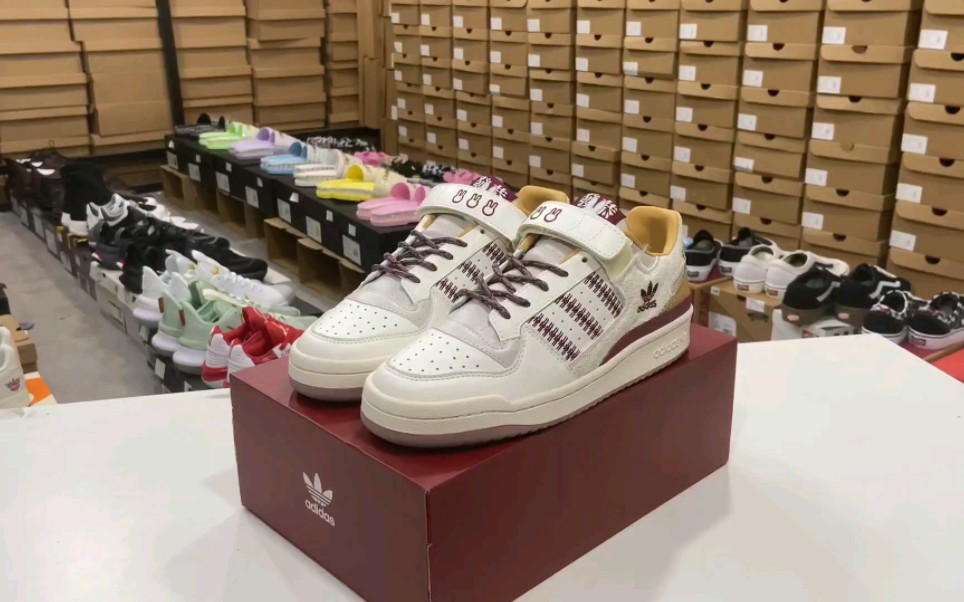 阿迪达斯ad original forum 84 low og 低帮复古潮流运动板鞋 此款以