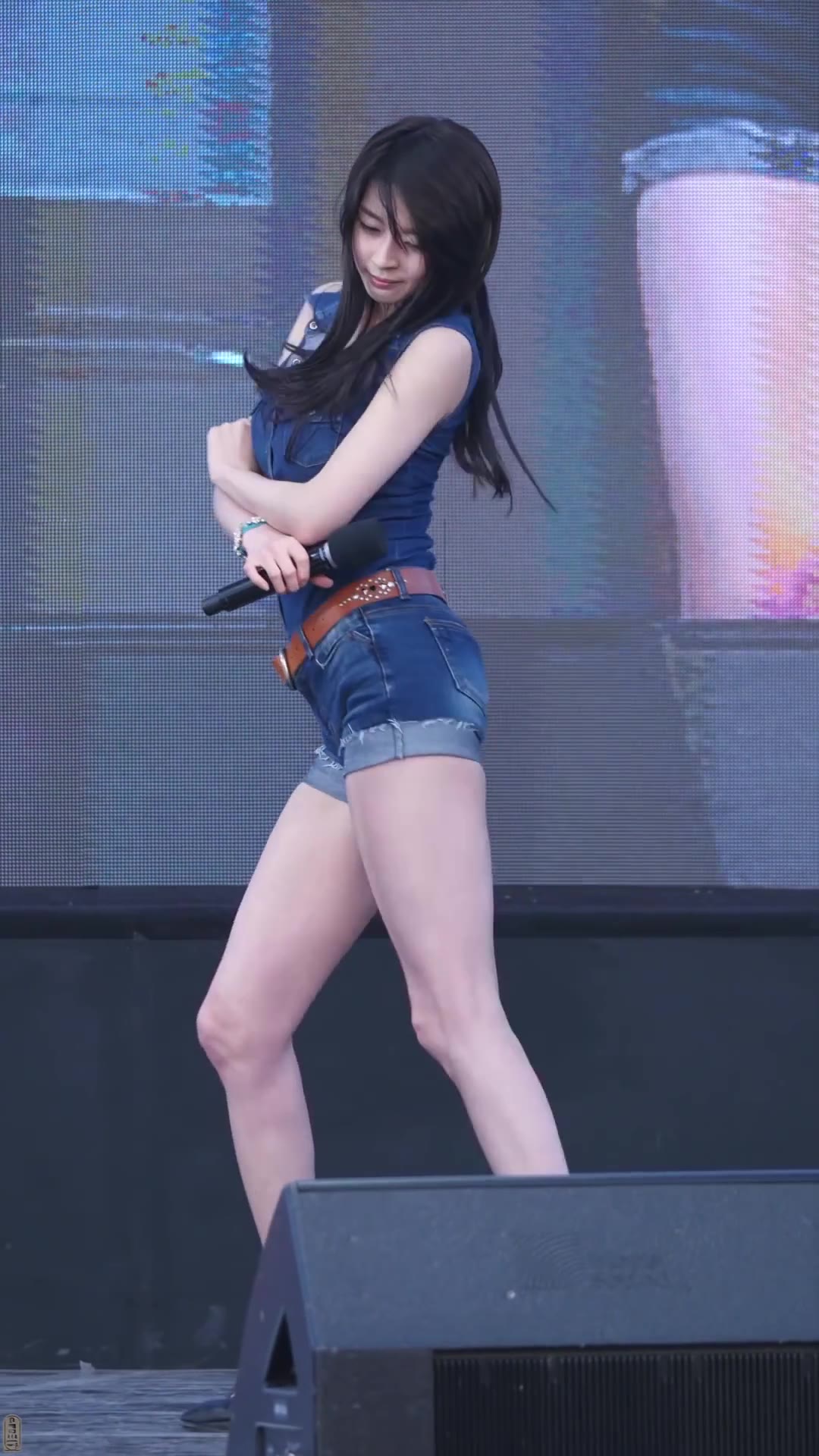 【饭拍】【hellovenus】【权娜拉kwon nara】wiggle wiggle150425-2