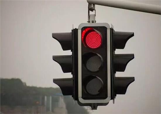 新手上路:当你是头车的时候为什么一定要慢起步?_哔哩哔哩_bilibili