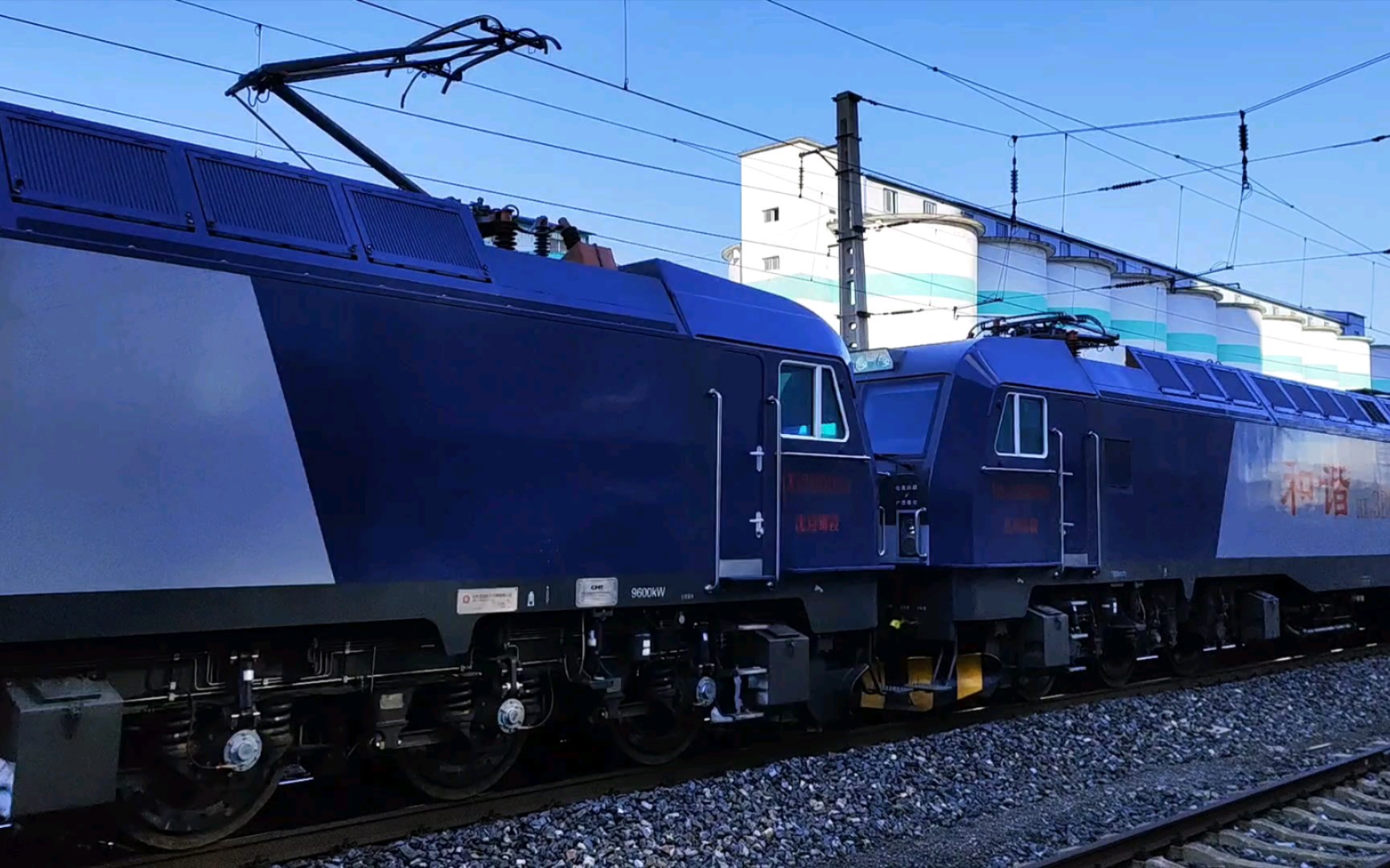 hxd3b型电力机车无火回送上行驶出鞍山站