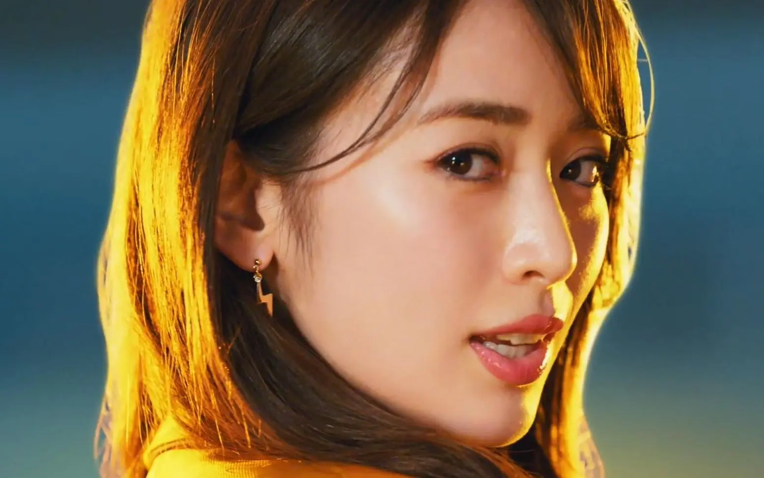 泉里香出演real Gold饮料tvcm 工作的伙伴篇 哔哩哔哩 Bilibili