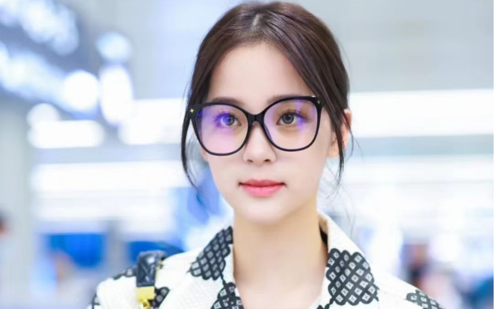 欧阳娜娜#lv#路易斯威登 素颜大框眼镜,时尚百搭不挑人,配度数可芭排
