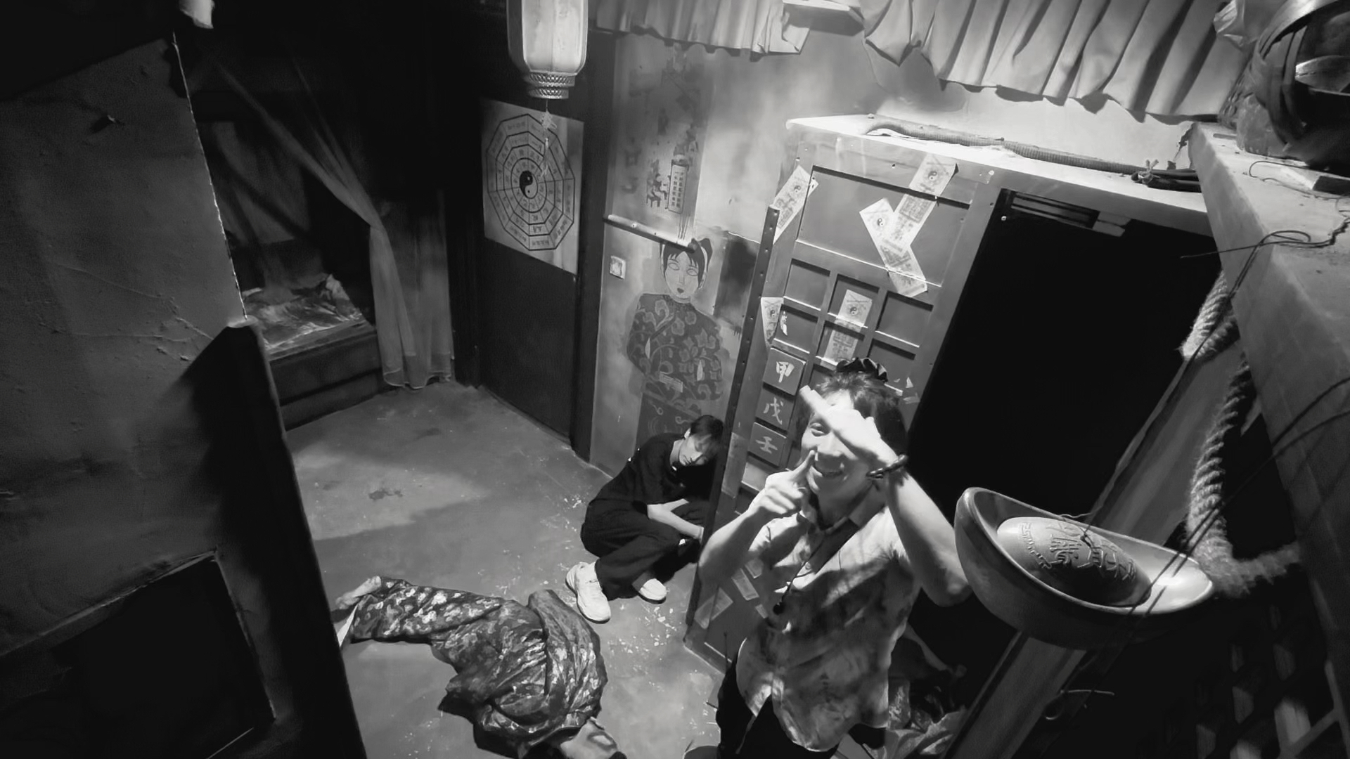 玩密室把工作人员吓不轻#长藤密室#长藤日记#超级监控#纸扎人