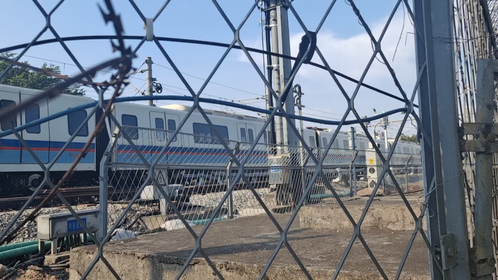 l2蓝精灵05x39-40鱼珠车辆段出库