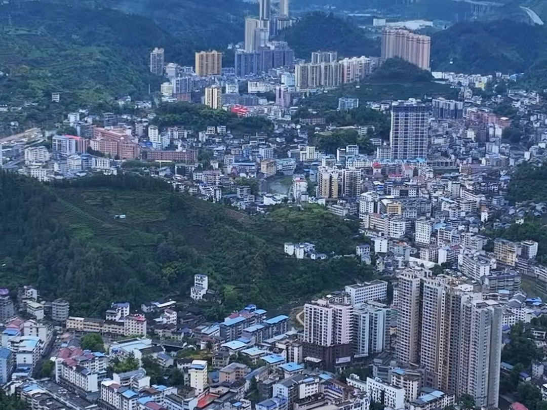 航拍古丈县全景,湖南湘西土家族苗族自治州下辖县,面积1297.45平方千米,下辖地区7个镇.#古丈县哔哩哔哩bilibili