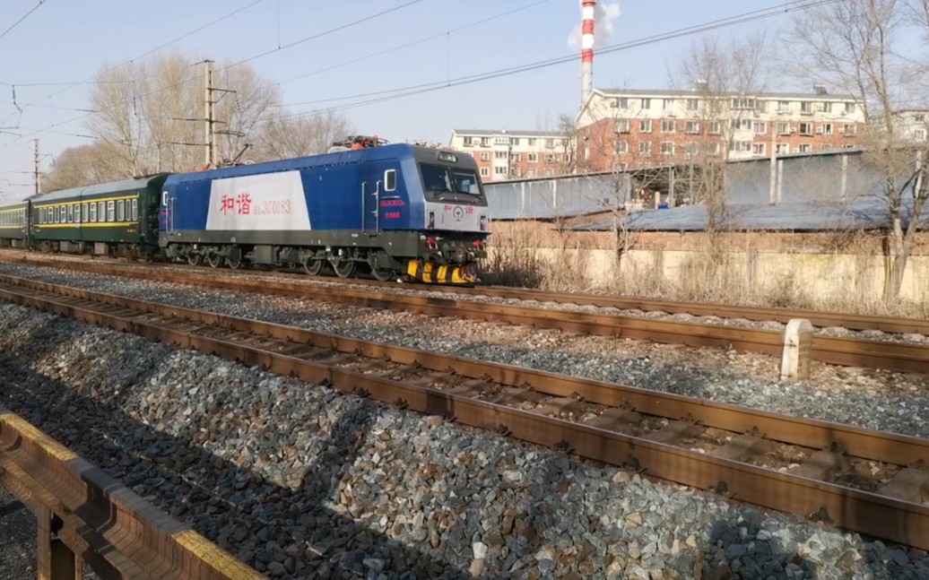 沈局沈段hxd3c-0183牵引客车k703次(青岛北—哈尔滨西)通过沈山大弯道