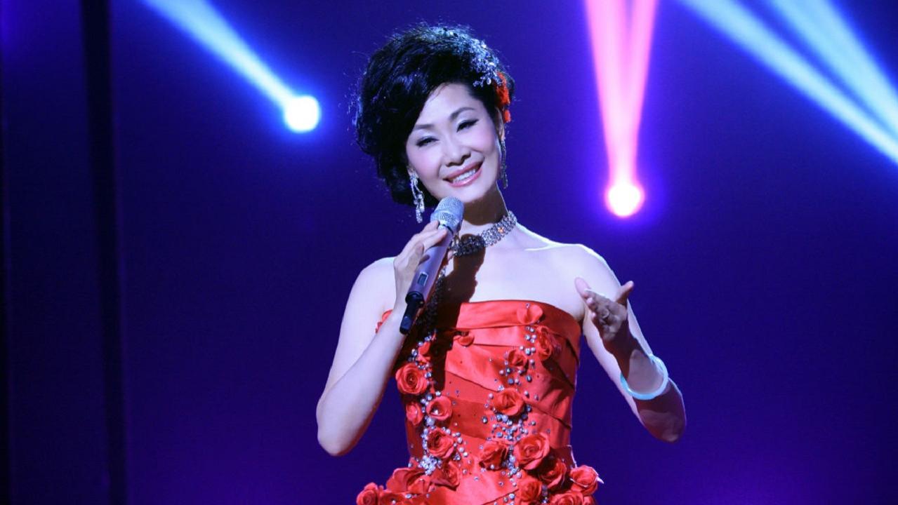 于文华又火了!翻唱经典《小城故事》太惊艳,果断单曲循环!