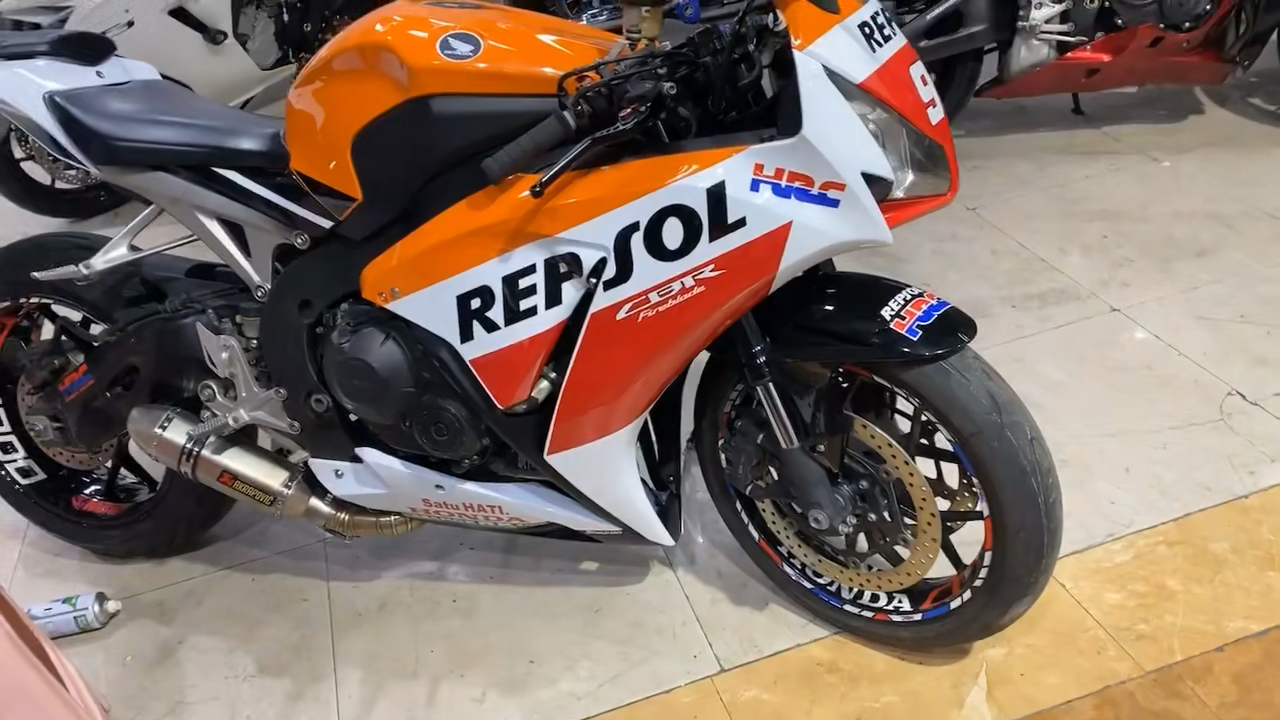 再到一台14年本田cbr1000兔子