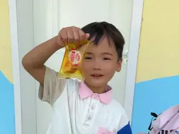 Video herunterladen: 去幼儿园看看乐乐