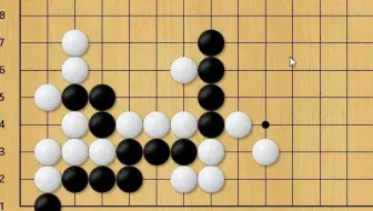 黑先吃白，黑棋要注意照顾到自身的气和棋型