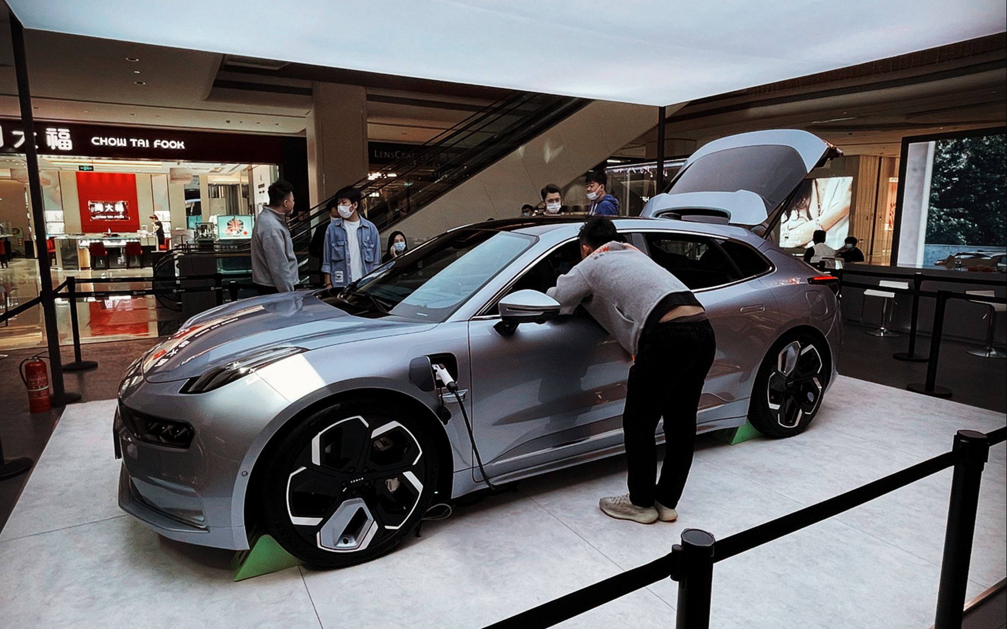 电动车也有真香时刻!极氪001仅要28.1万,3.8秒破百,有点动心了