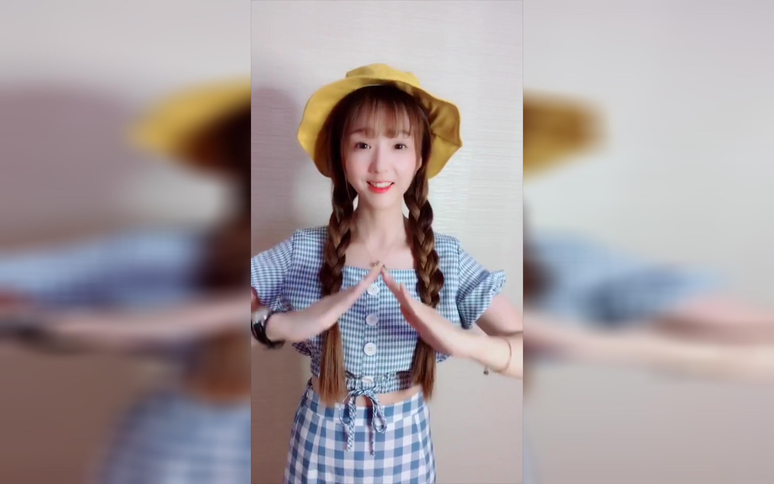 《去年夏天》手势舞短视频教程