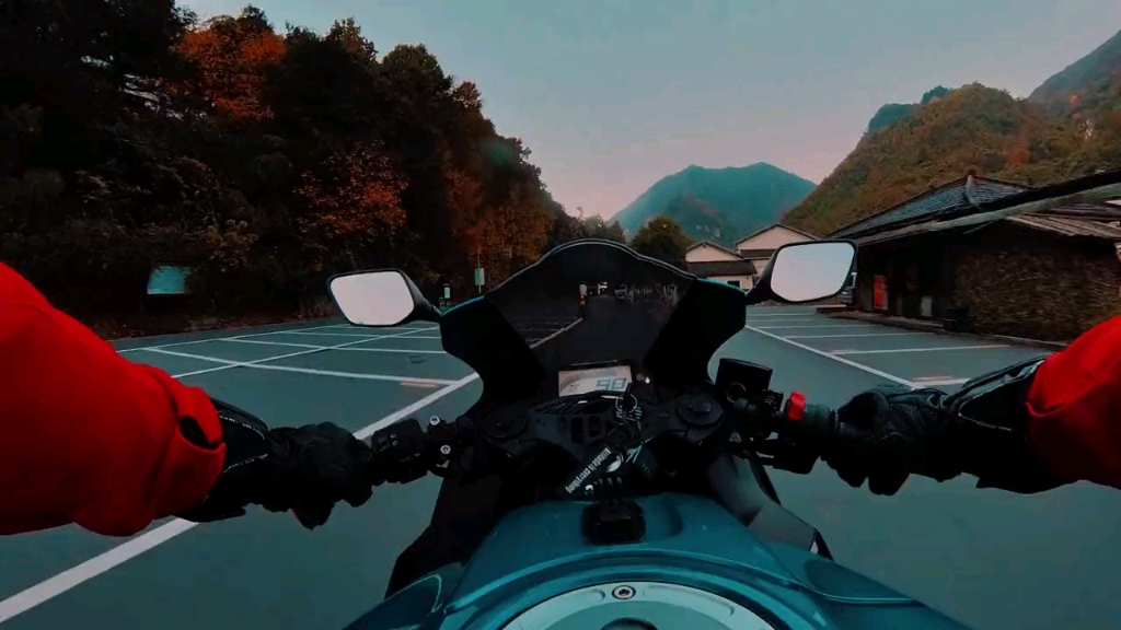 3分钟雅马哈r3第一人称攻山骑行,看完你还不想买摩托车吗?