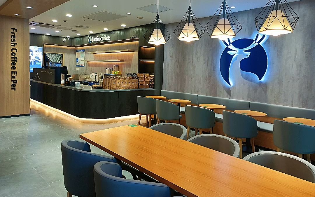 瑞幸咖啡万达广场店实景案例