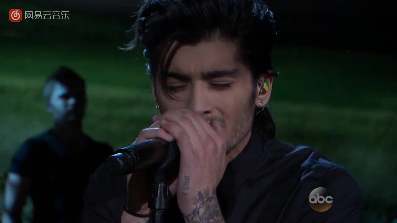 [图]One Direction - Night Changes (Live at AMA's 2014) 1080P