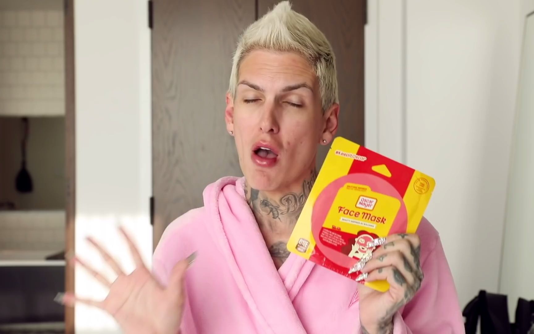 trying the oscar mayer bologna face mask!