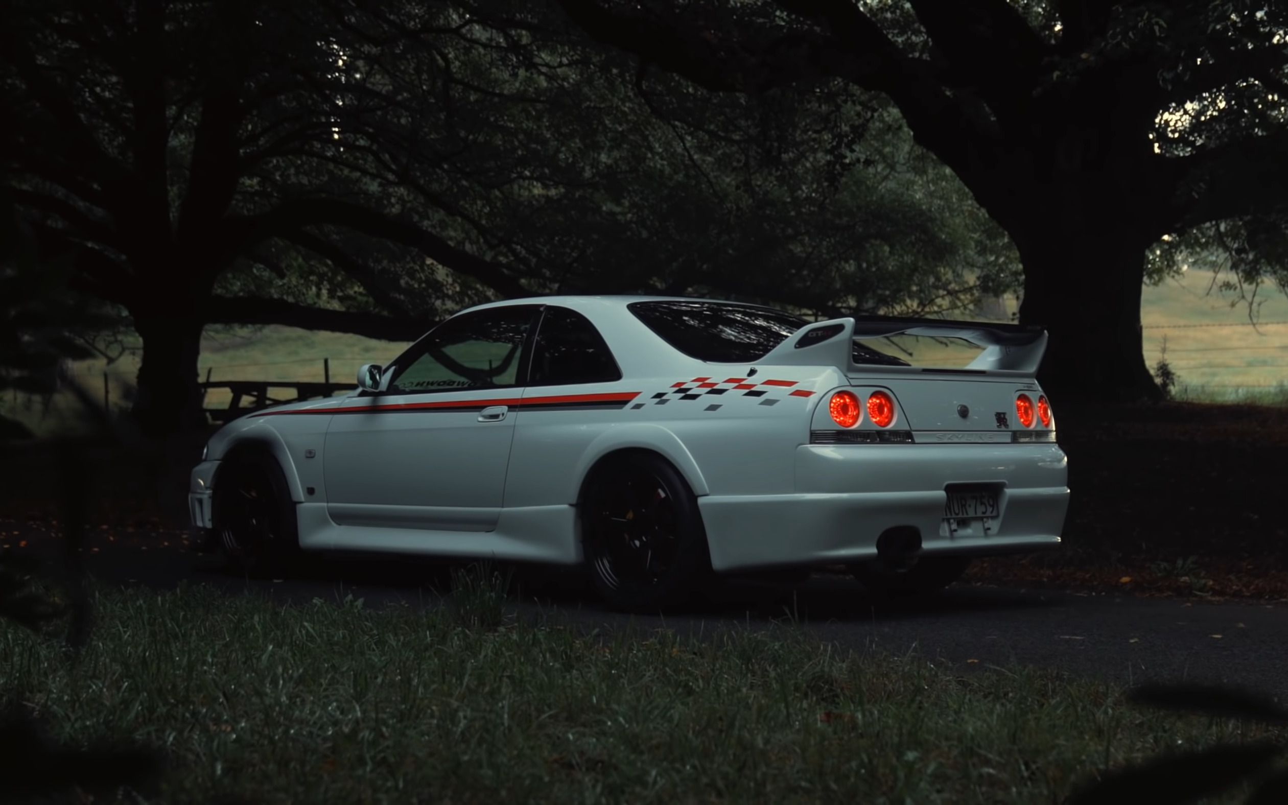 帅帅的nissan skyline r33 gtr