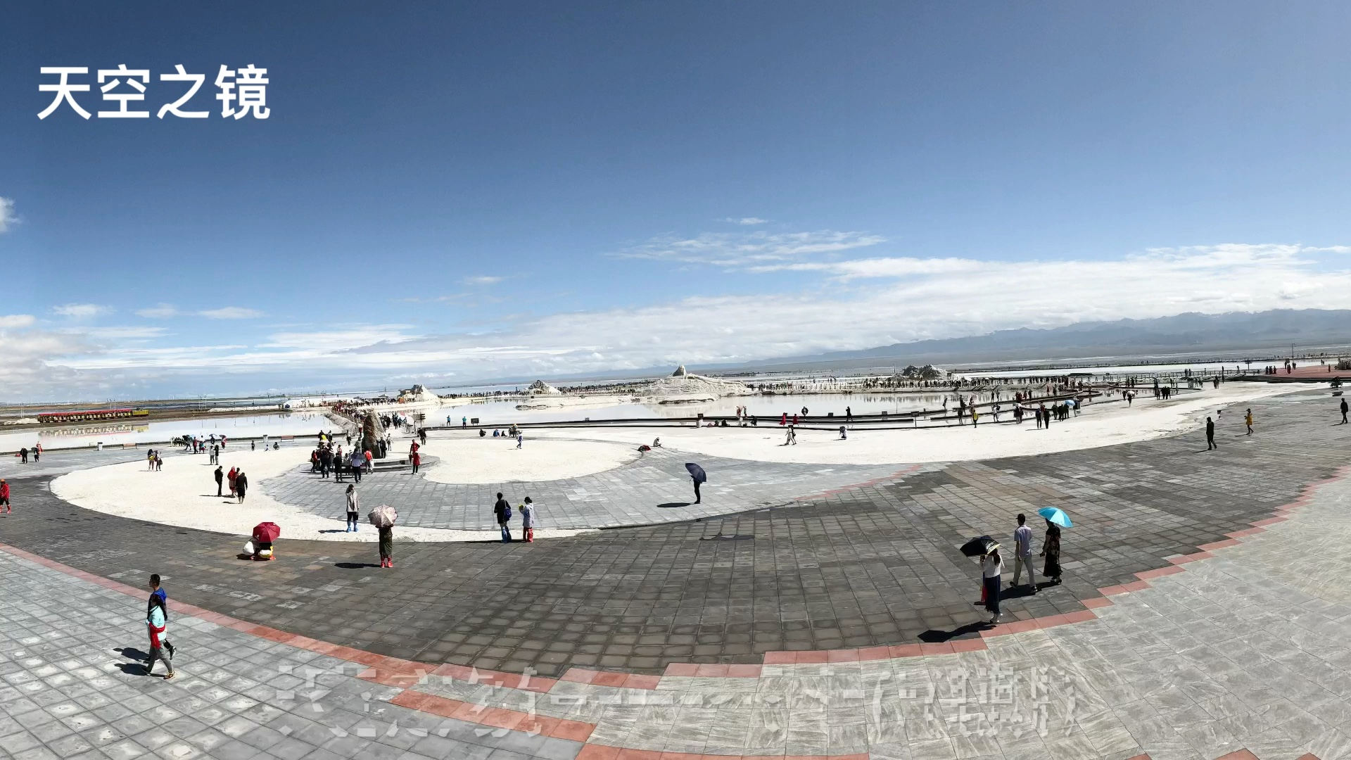 [图]天空之镜一一茶卡(麒麟)雪岭冰峰不忍寒，一湖静水映天蓝。霓裳蹈舞嫦娥媚，粉靥追拍秦女妍。婉转驼铃邀倩影，晶莹玉路起微澜。朦胧蜃景融今古，应是乾坤未解缘