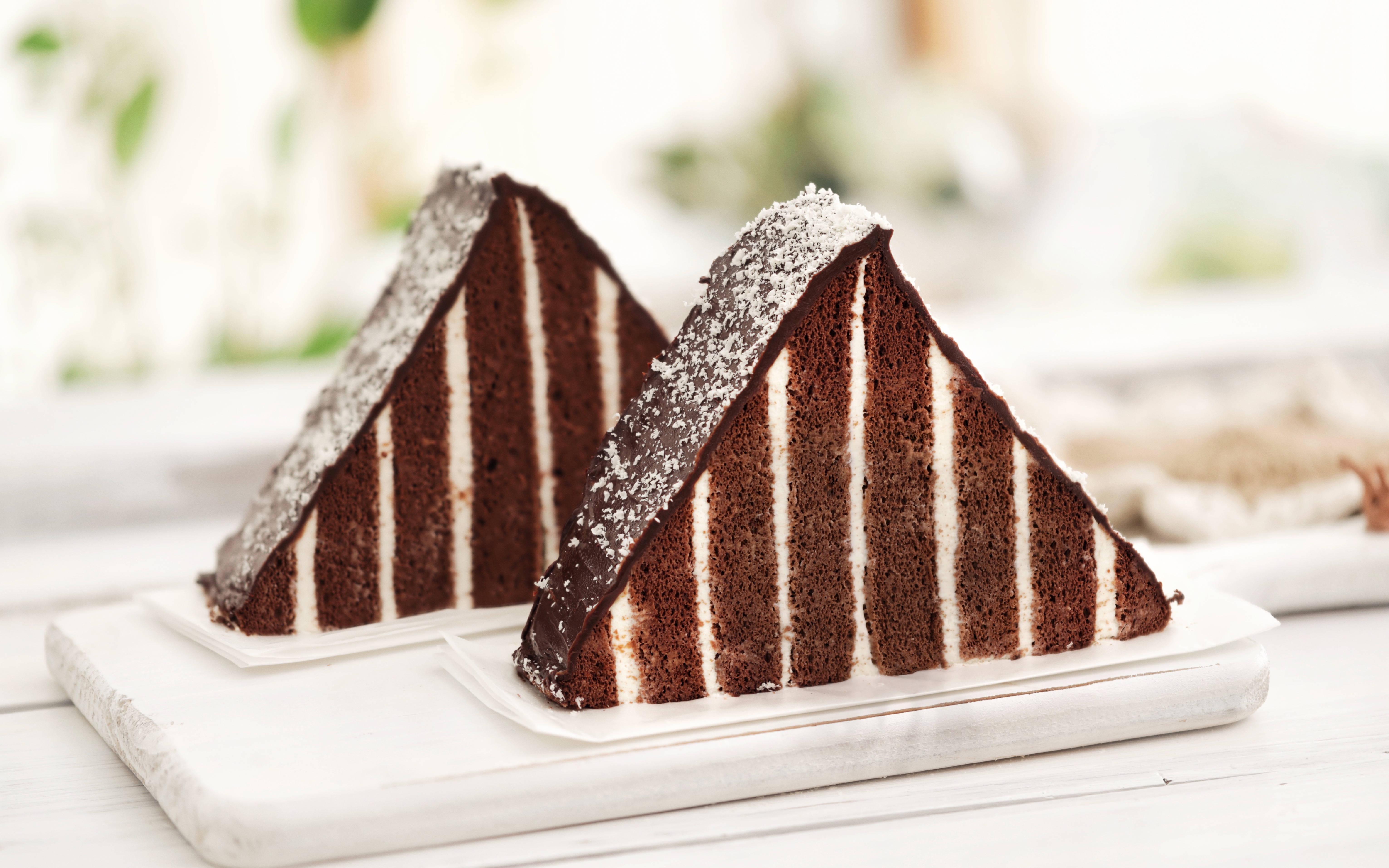 「超美味巧克力大雪山蛋糕」我要吃光这几座大雪山!