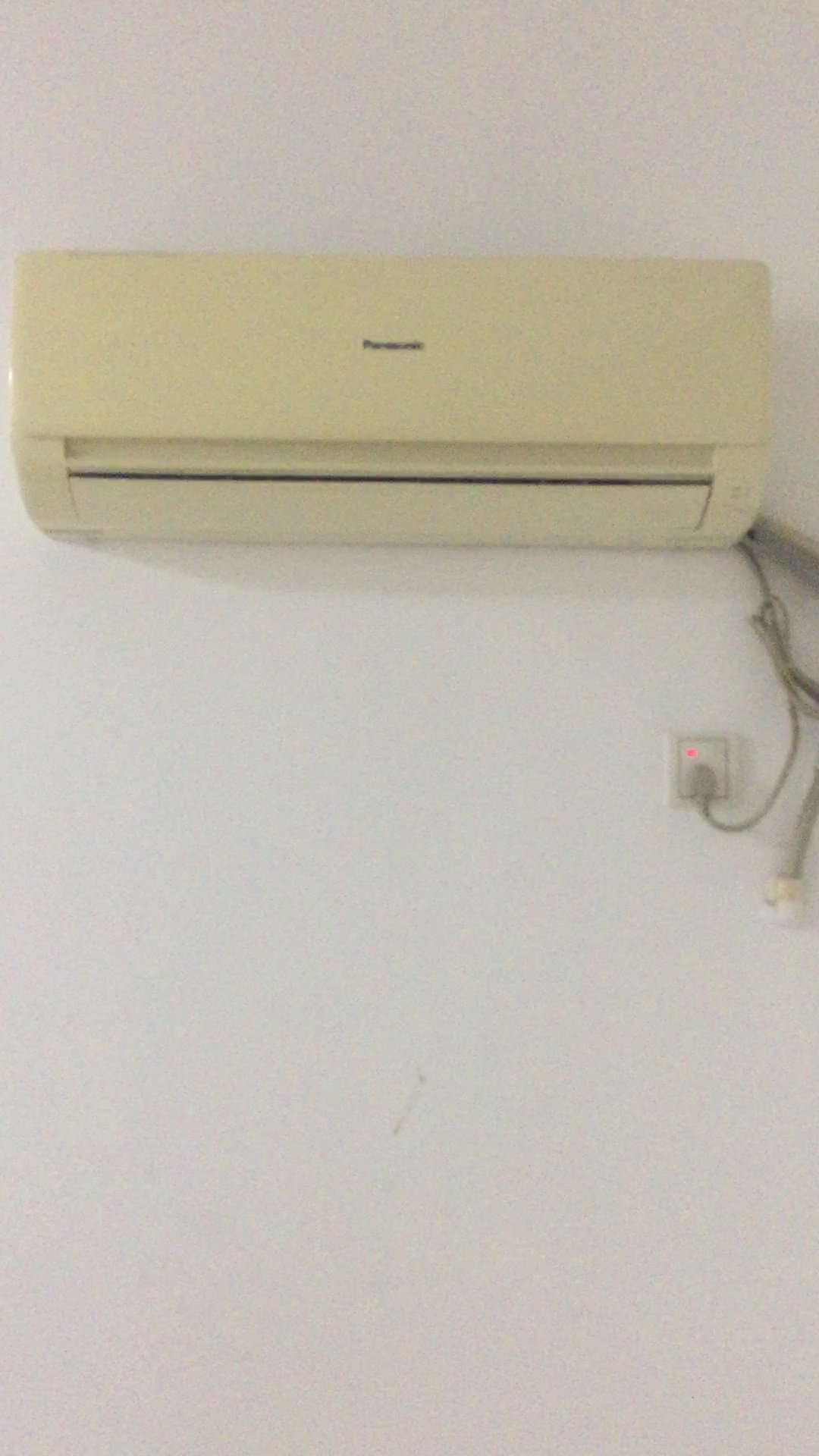 这是一款2011年4月买的松下空调,室内机型号cs-a13ke2,室外机型号cu