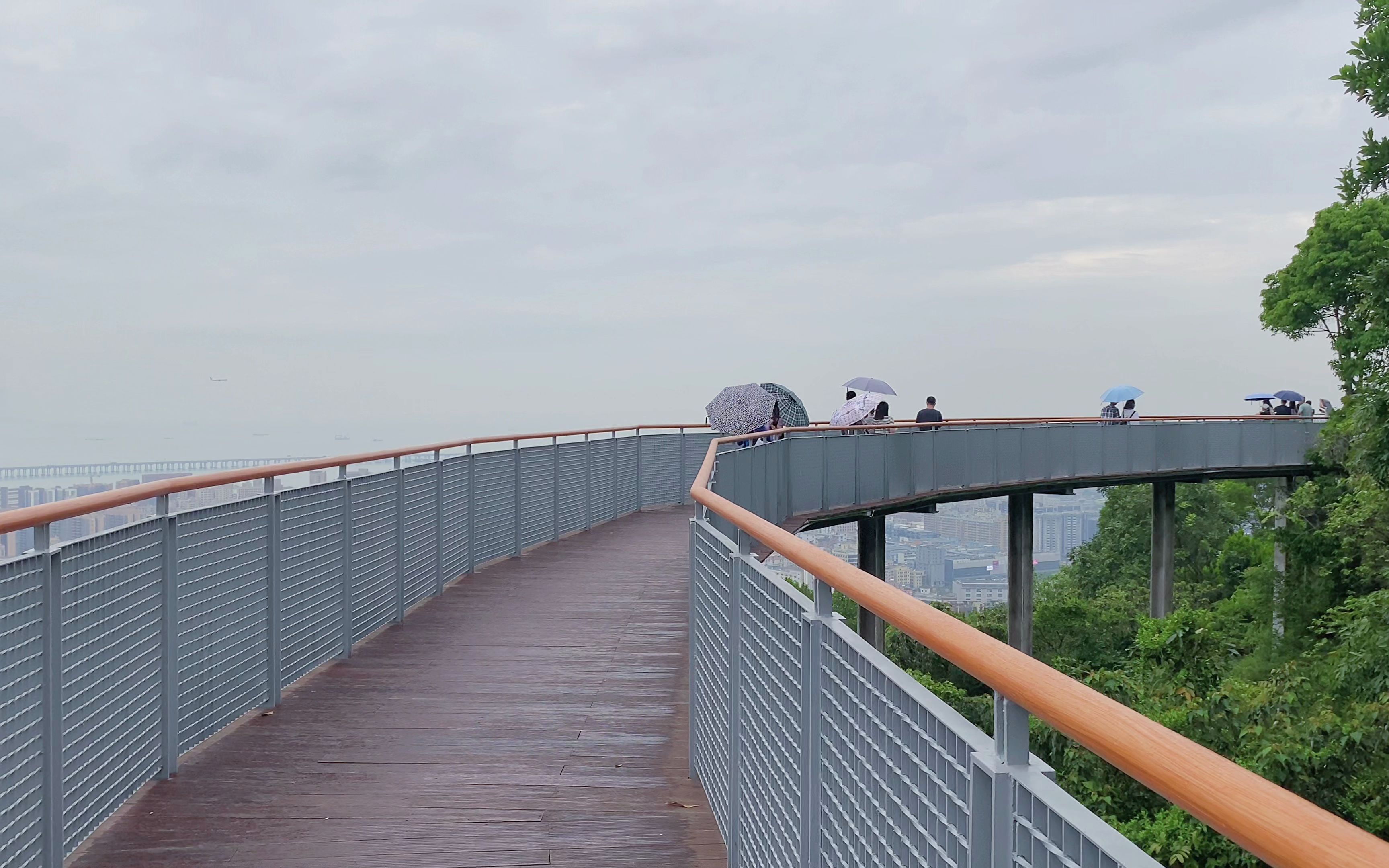 铁仔山: 空中长廊