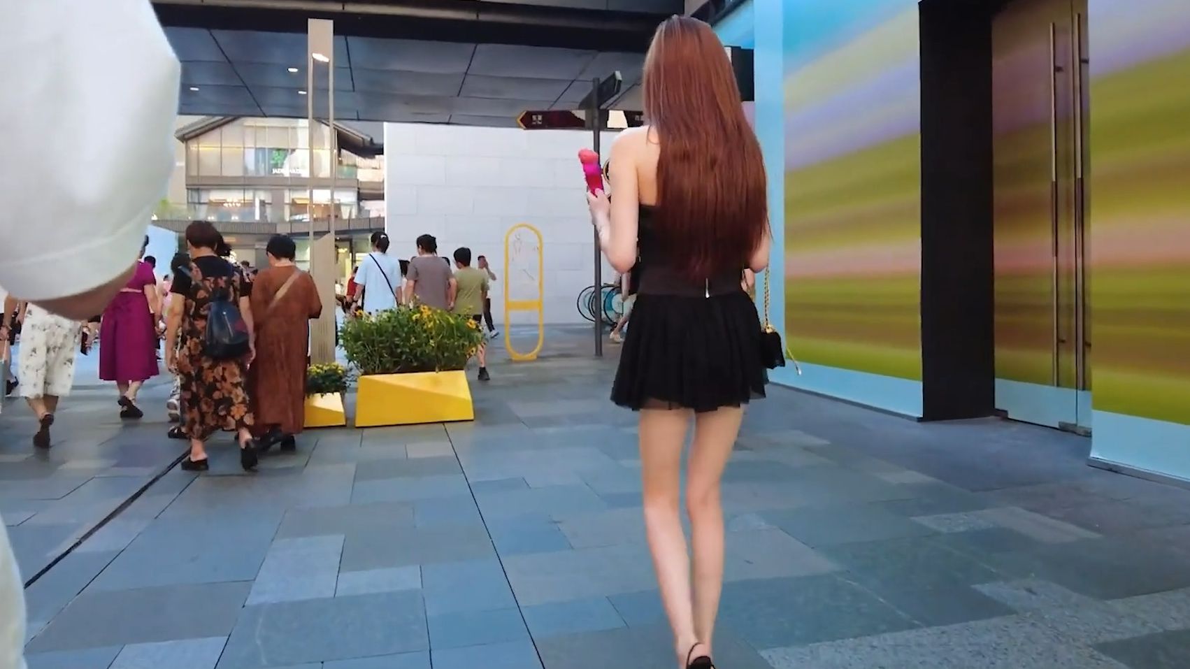 成都太古里街拍，身材穿搭颜值都是顶级~