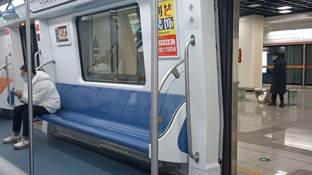 常州地铁1号到站新区公园请注意看开门