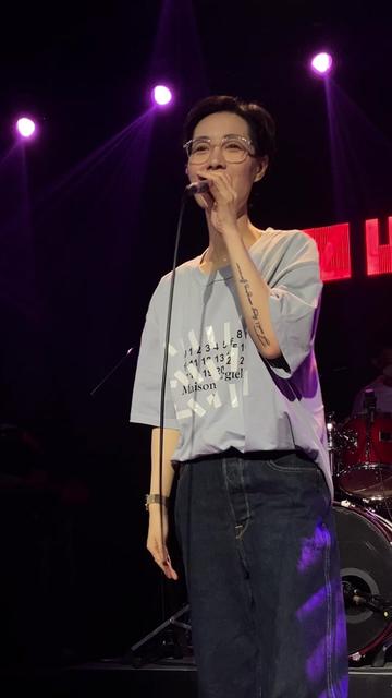 会不会你也和我一样 在等待一句我愿意 @余超颖