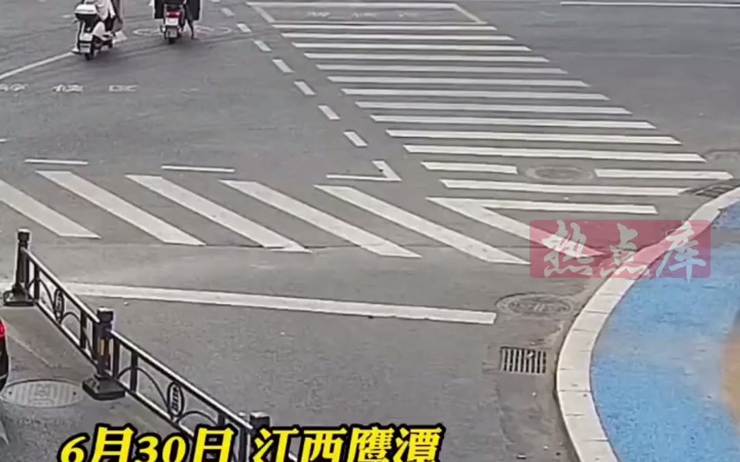 [图]消防员，一分钟出警救人