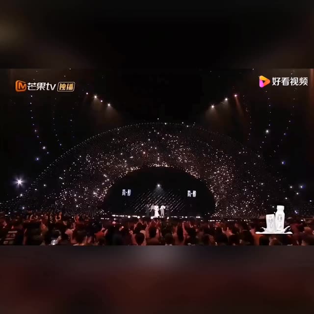 声生不息舞台上,李健和coco合唱,并赞美coco很阳光像太阳