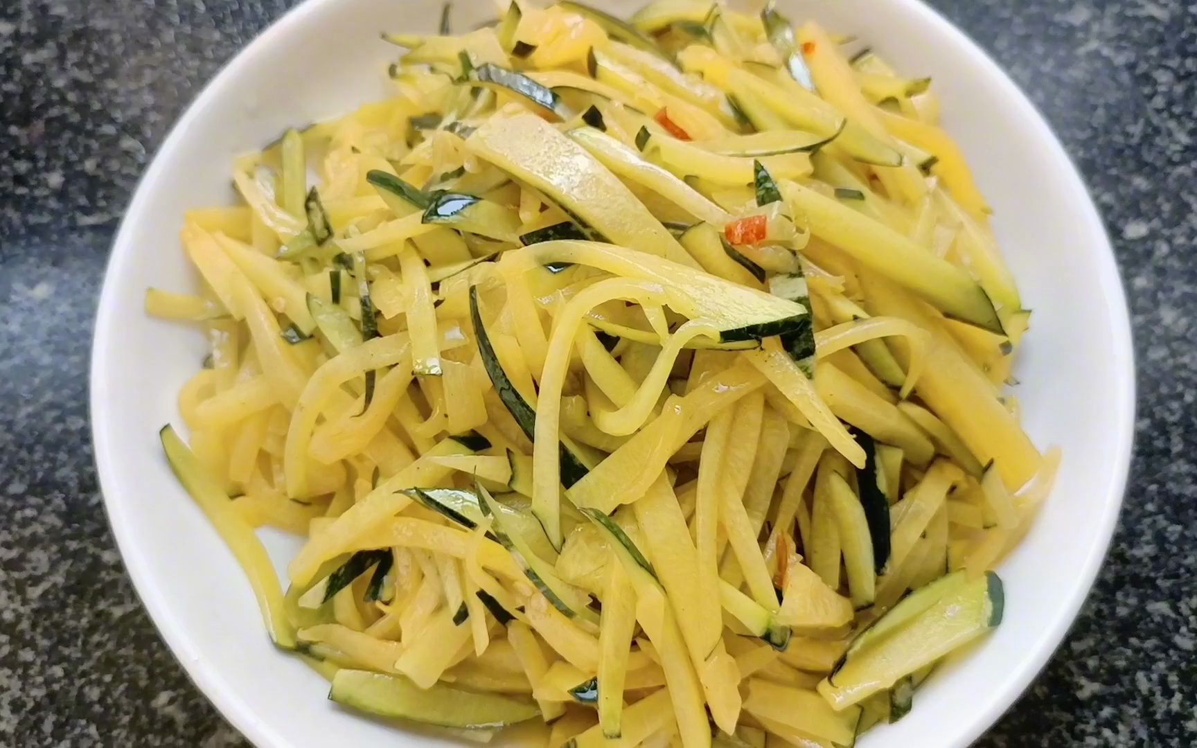 素炒南瓜丝记得加上这一步,不用焯水,炒出来清清爽爽,脆嫩可口